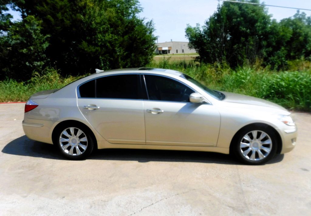 2011 Hyundai Genesis Image 4