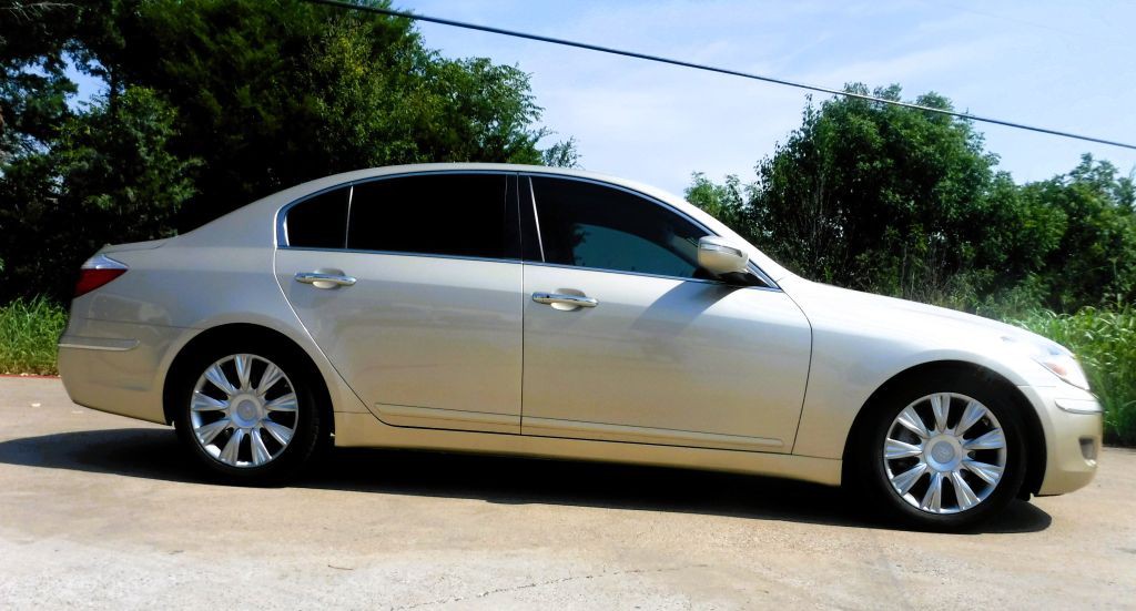2011 Hyundai Genesis Image 5