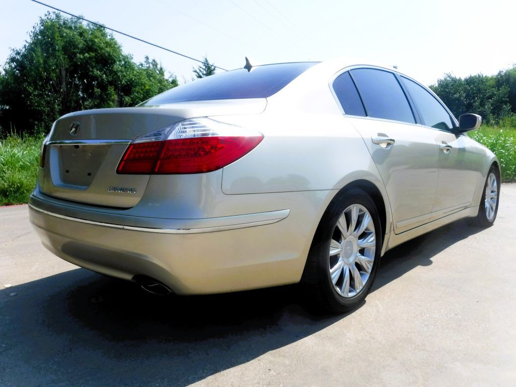 2011 Hyundai Genesis Image 7
