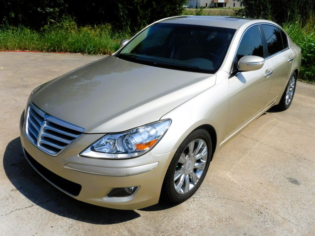 2011 Hyundai Genesis Image 8