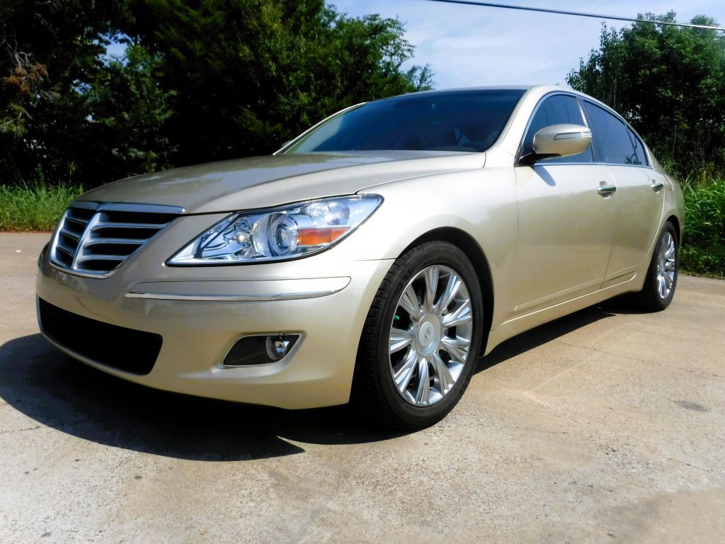 2011 Hyundai Genesis Image 9