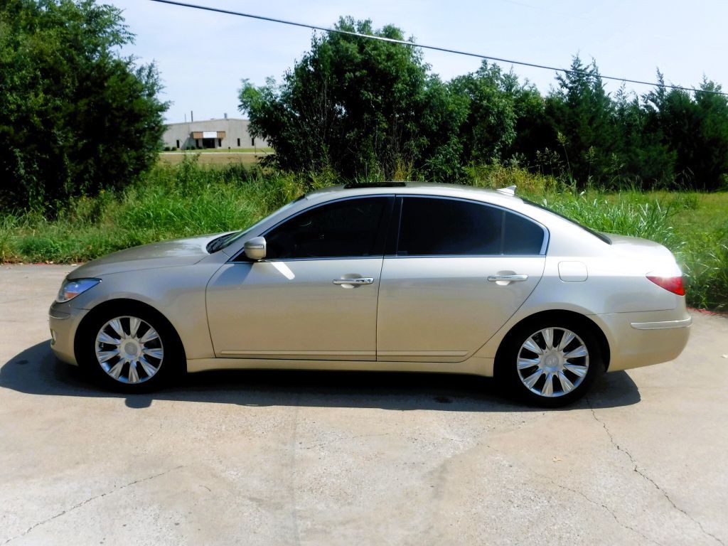 2011 Hyundai Genesis Image 10
