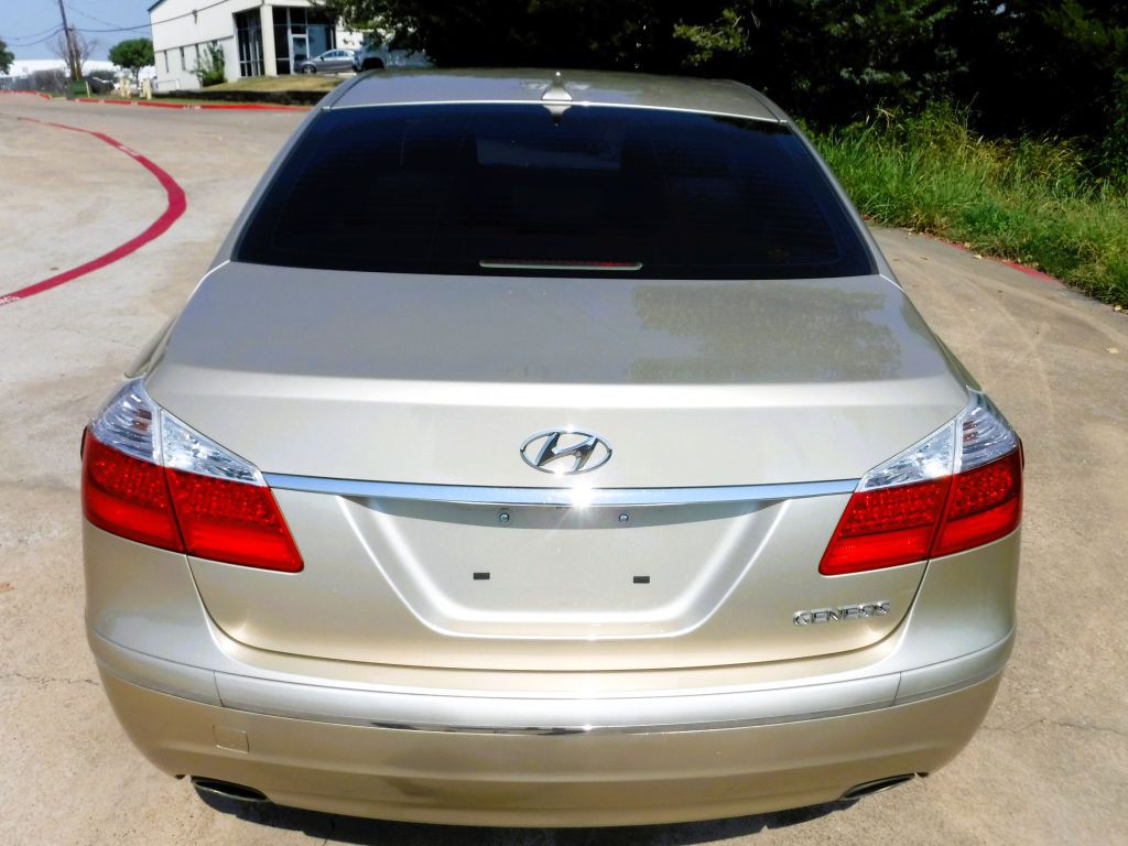2011 Hyundai Genesis Image 16