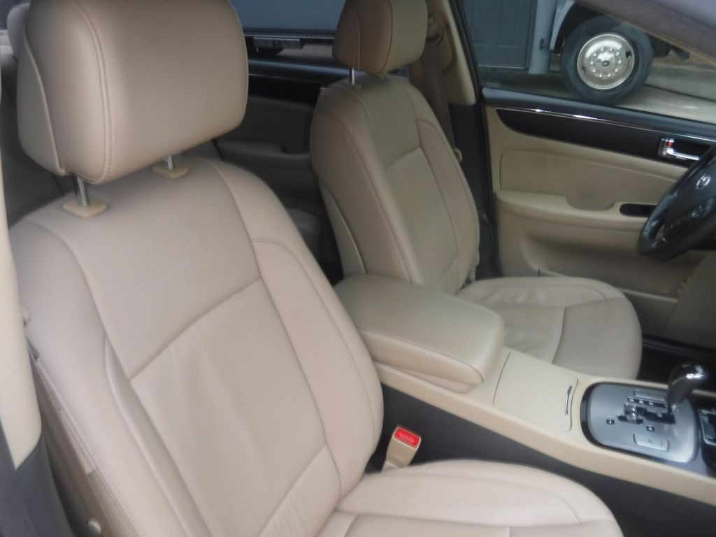2011 Hyundai Genesis Image 23