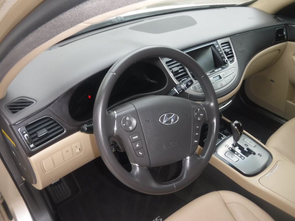 2011 Hyundai Genesis Image 24