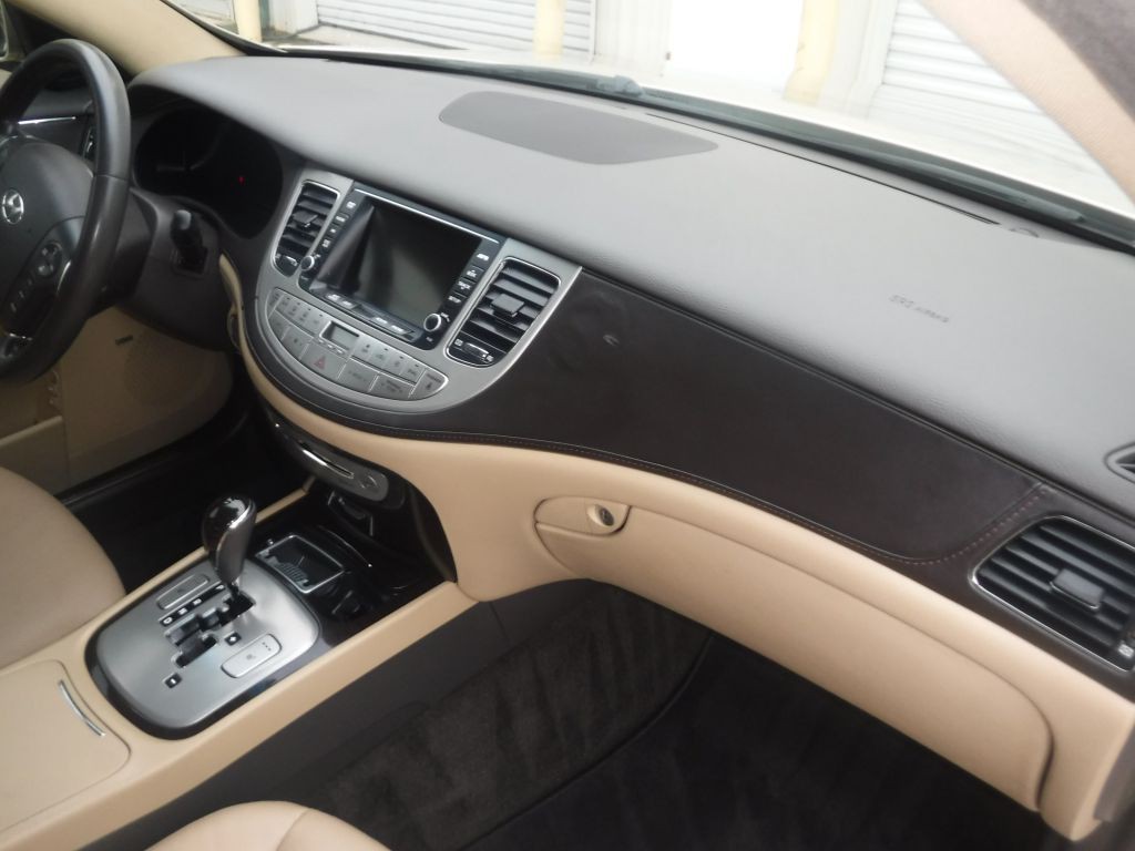 2011 Hyundai Genesis Image 25
