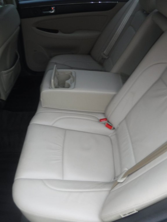2011 Hyundai Genesis Image 26