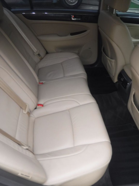 2011 Hyundai Genesis Image 27