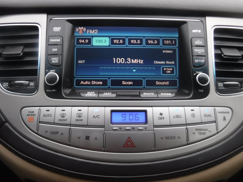 2011 Hyundai Genesis Image 31