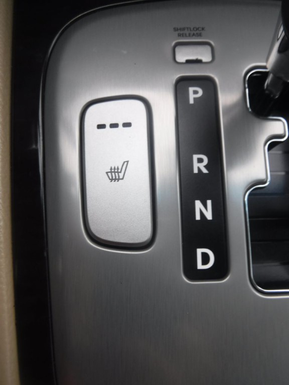 2011 Hyundai Genesis Image 37