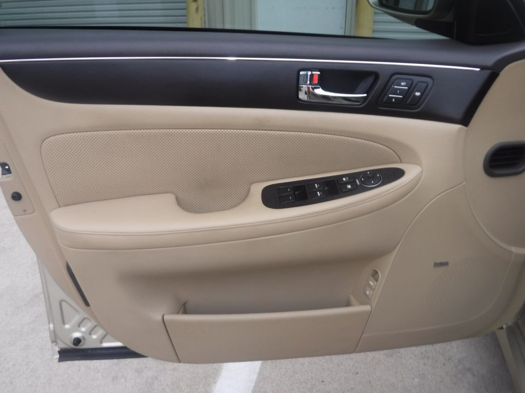 2011 Hyundai Genesis Image 38