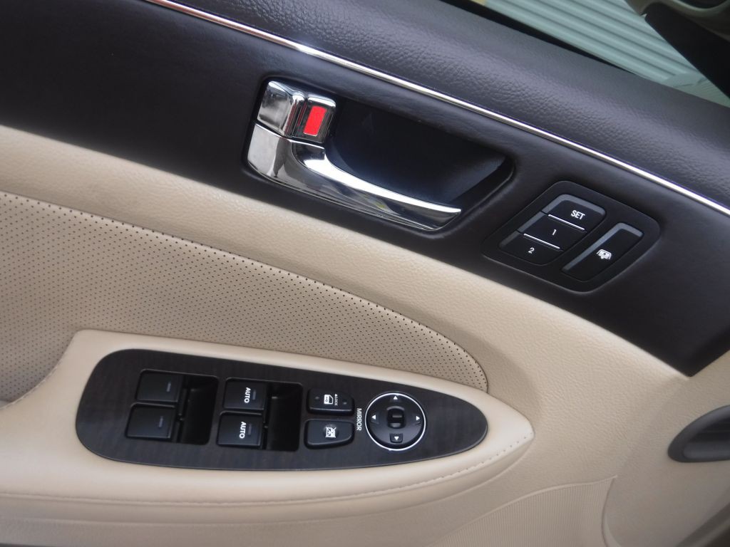 2011 Hyundai Genesis Image 39
