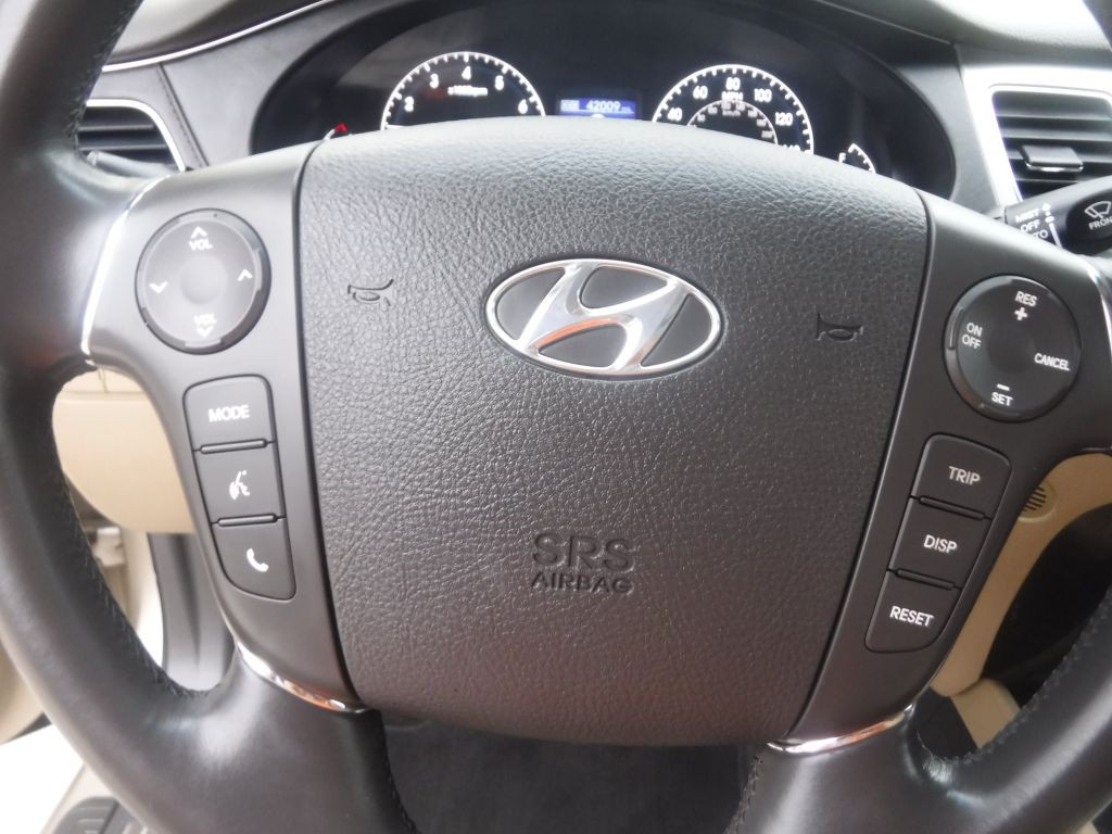 2011 Hyundai Genesis Image 40