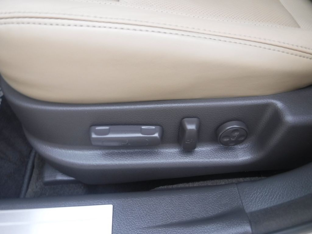 2011 Hyundai Genesis Image 43