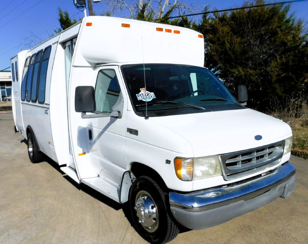 2001 Ford Econoline Image 2
