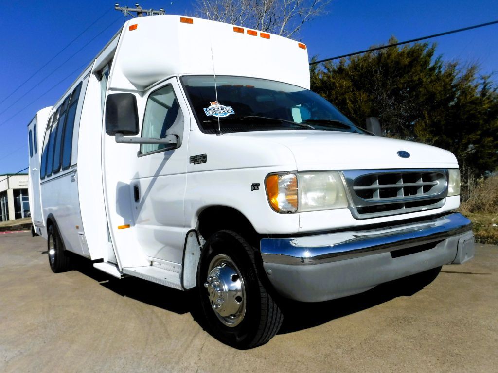2001 Ford Econoline Image 3