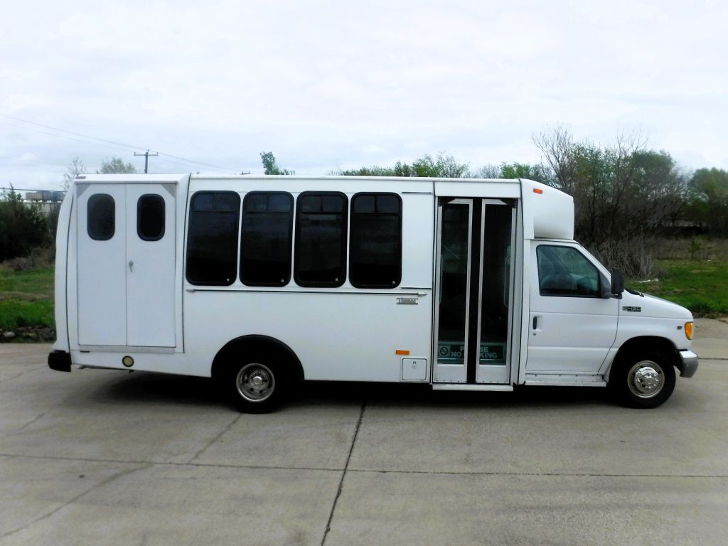 2001 Ford Econoline Image 4