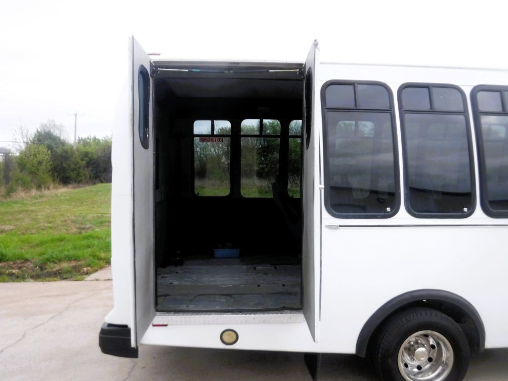 2001 Ford Econoline Image 7