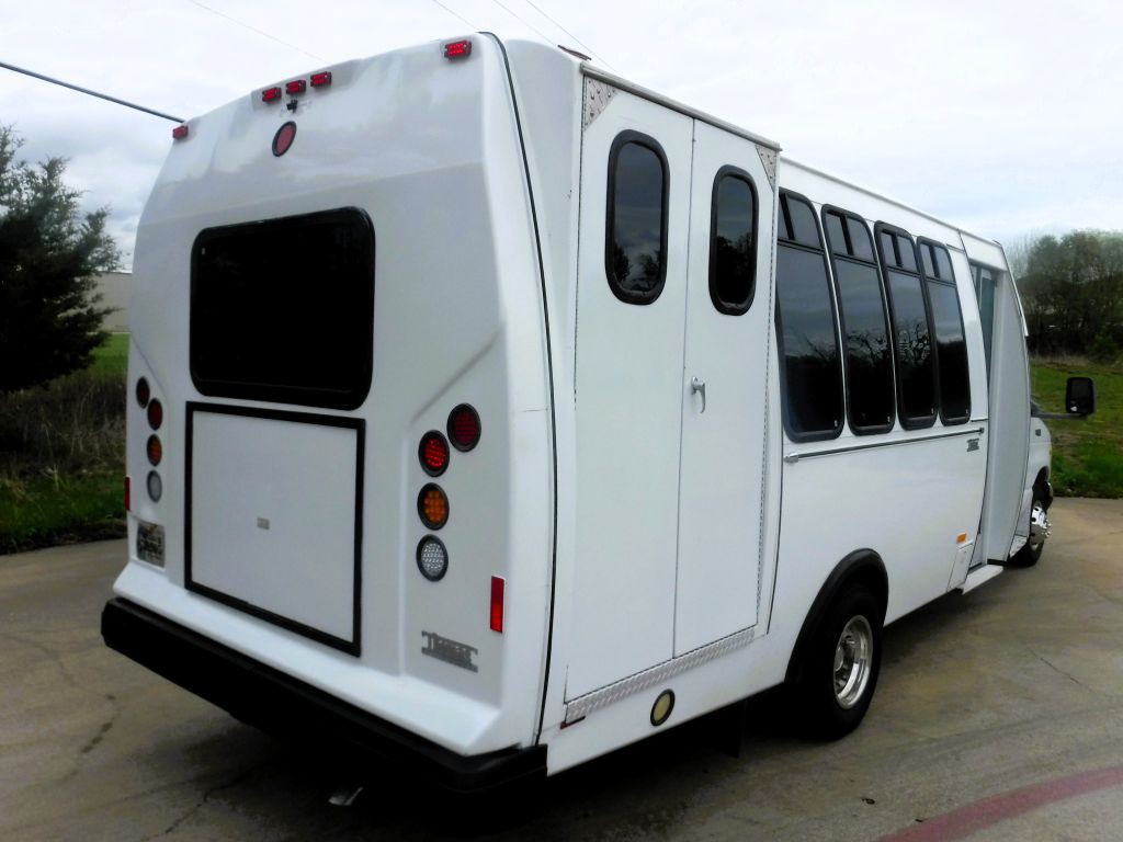 2001 Ford Econoline Image 8