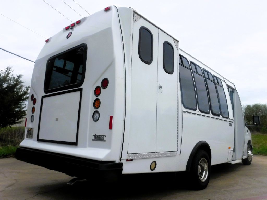 2001 Ford Econoline Image 9