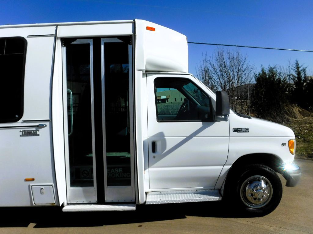 2001 Ford Econoline Image 10