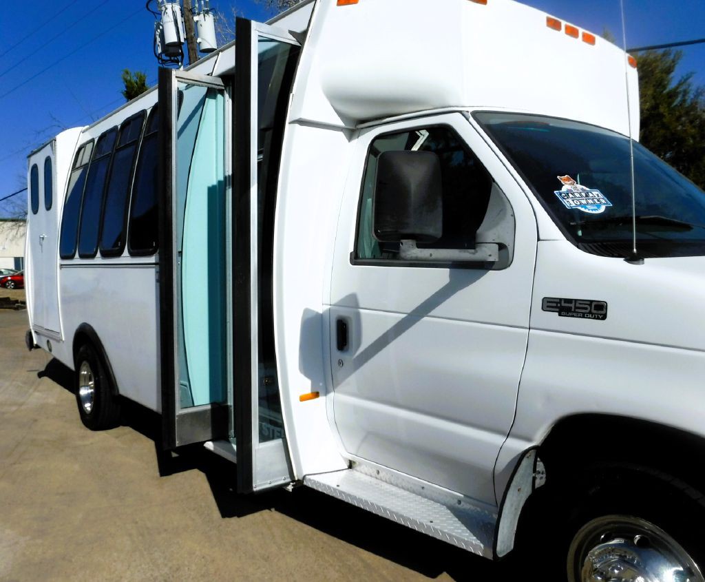 2001 Ford Econoline Image 11