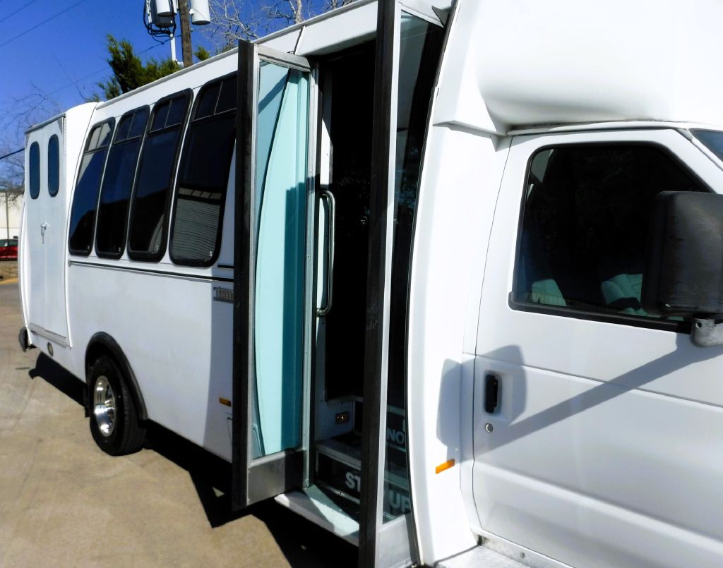 2001 Ford Econoline Image 12