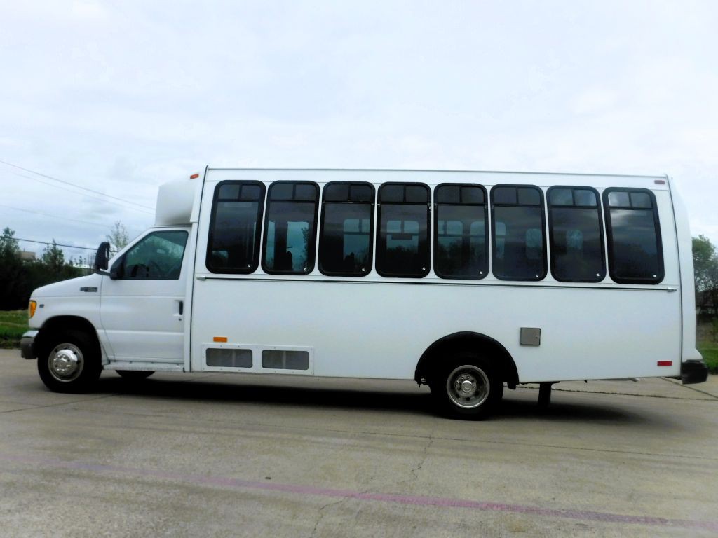 2001 Ford Econoline Image 16