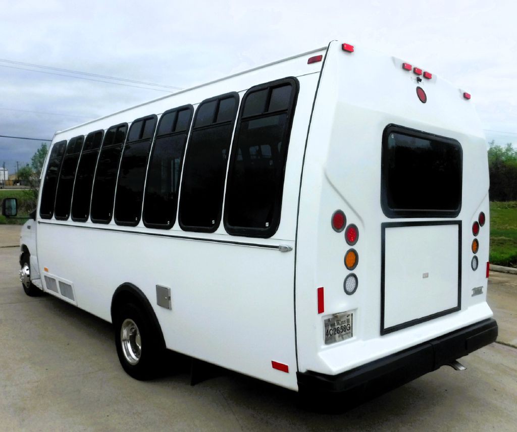2001 Ford Econoline Image 17