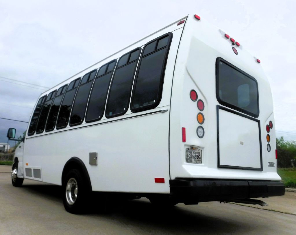 2001 Ford Econoline Image 18