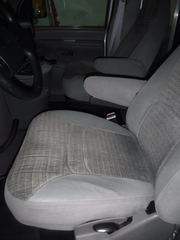 2001 Ford Econoline Image 28