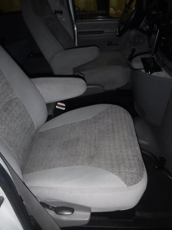 2001 Ford Econoline Image 29