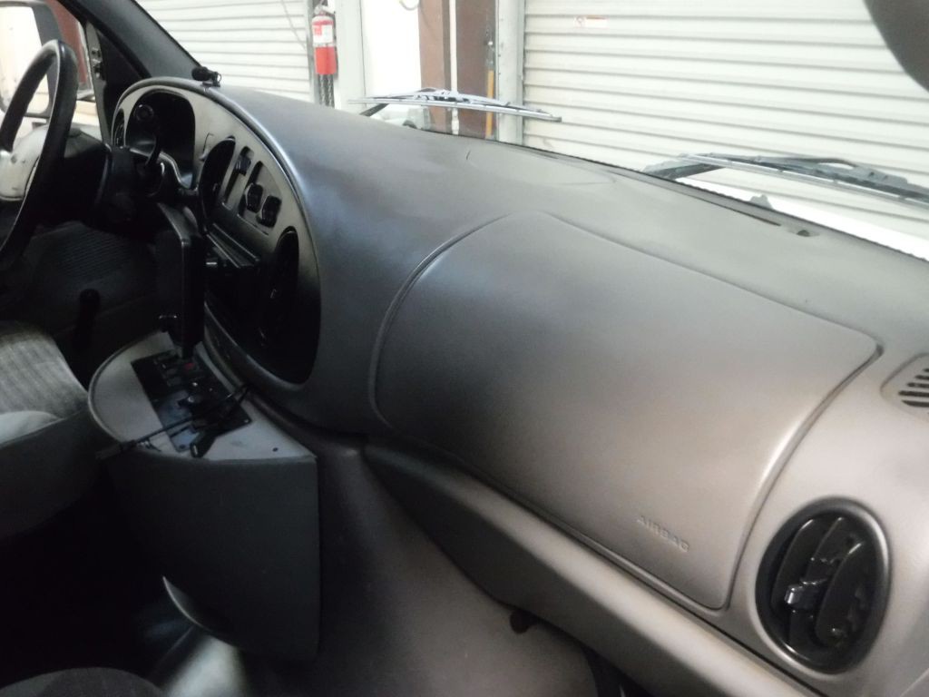 2001 Ford Econoline Image 31