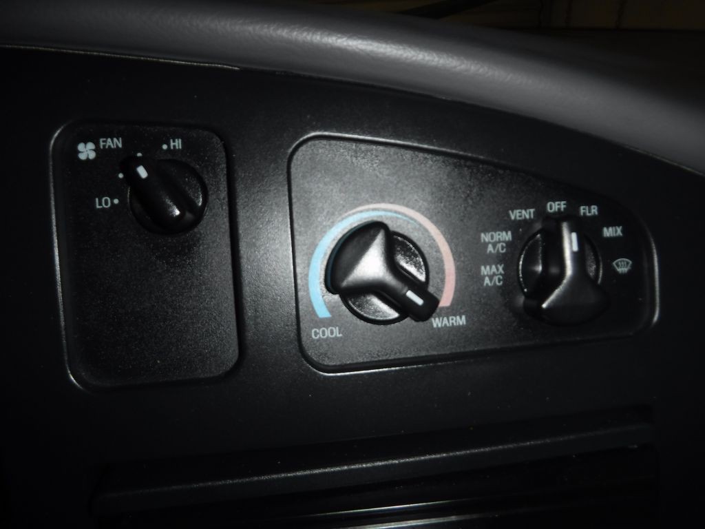 2001 Ford Econoline Image 42