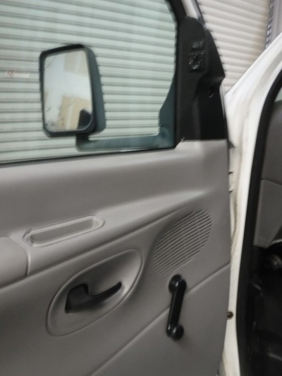 2001 Ford Econoline Image 44