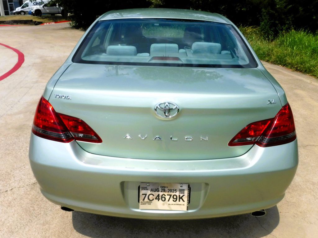 2008 Toyota Avalon Image 16