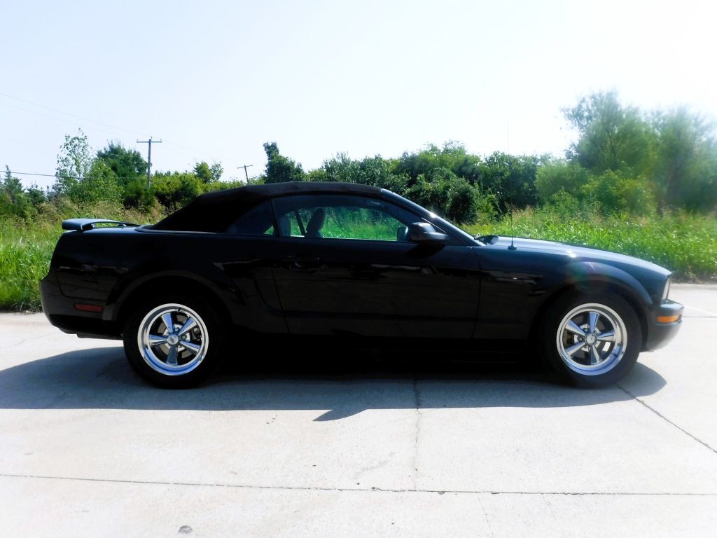 2008 Ford Mustang Image 5