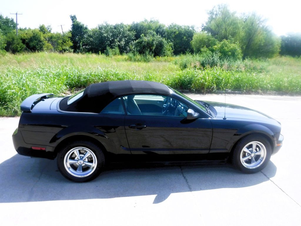 2008 Ford Mustang Image 6