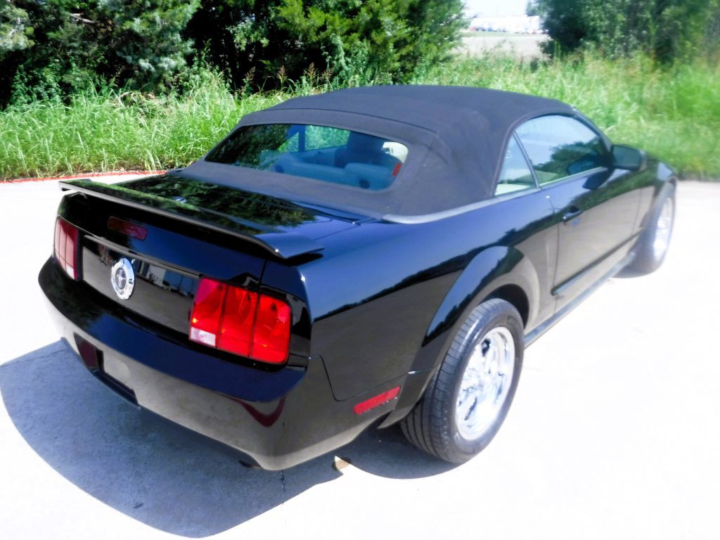 2008 Ford Mustang Image 7