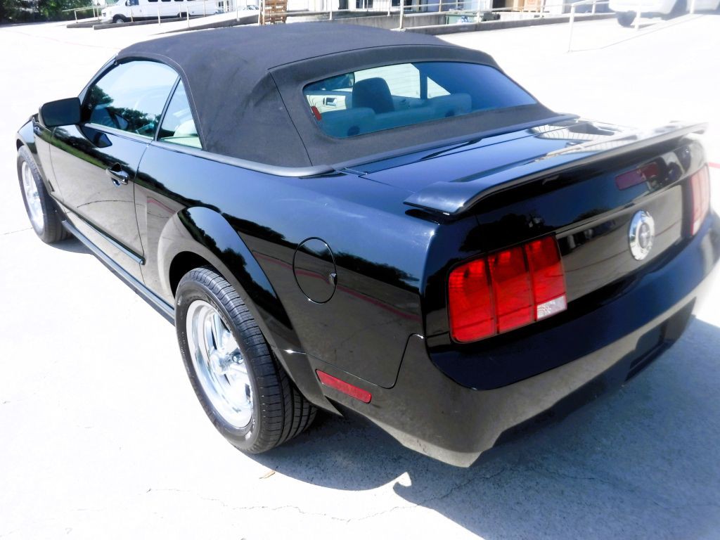 2008 Ford Mustang Image 13