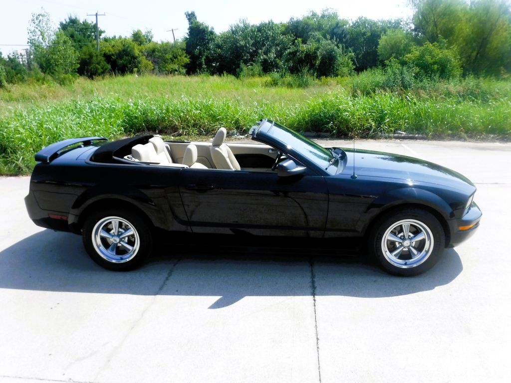 2008 Ford Mustang Image 17