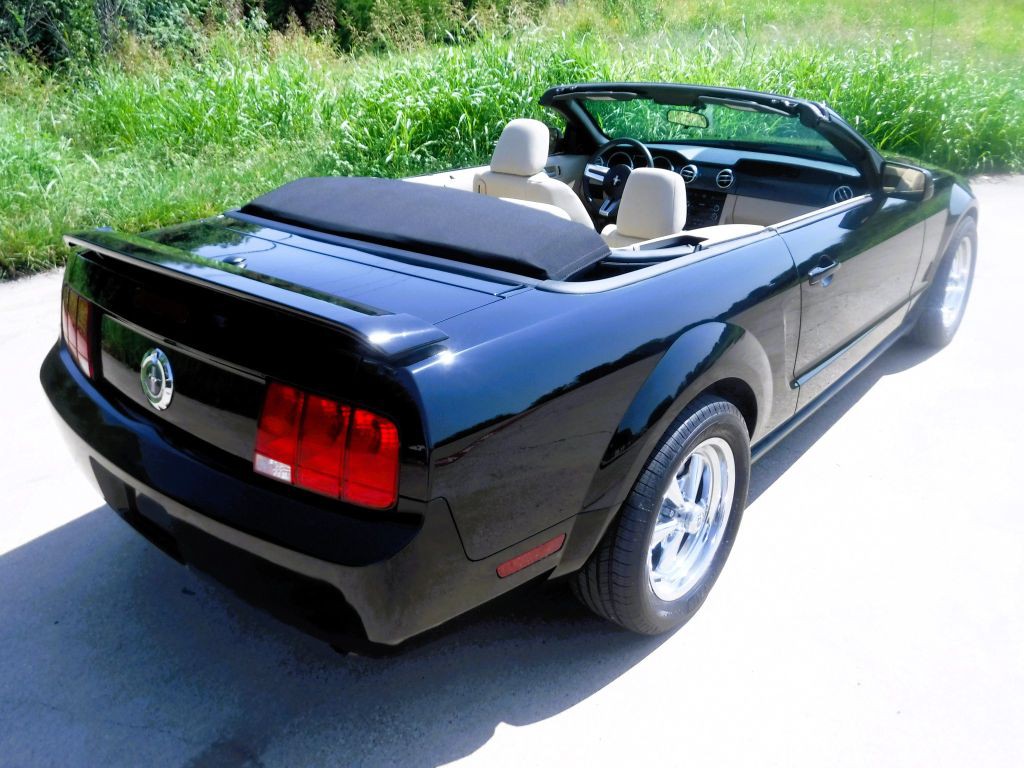 2008 Ford Mustang Image 18
