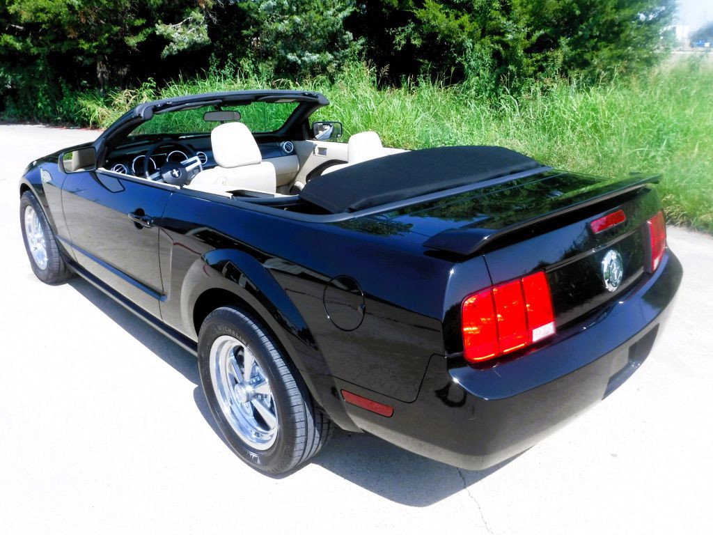 2008 Ford Mustang Image 21