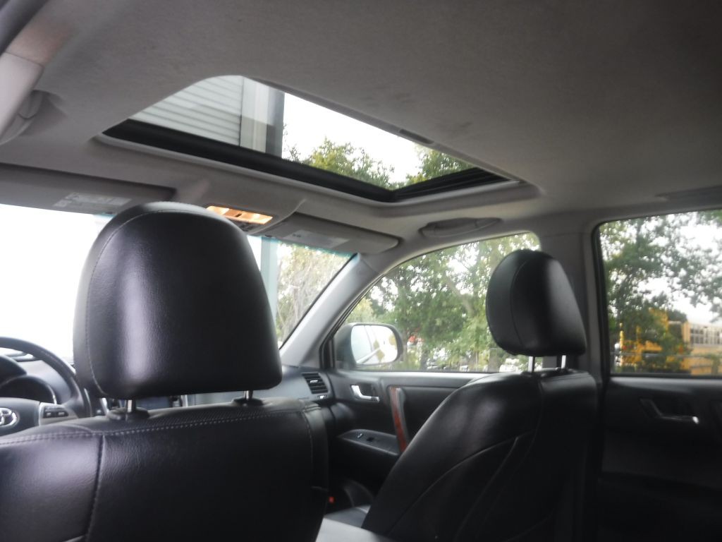 2013 Toyota Highlander Image 28