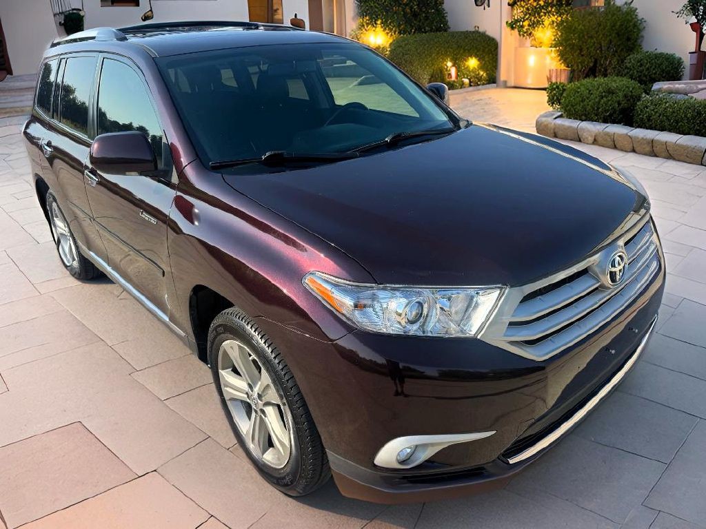 2013 Toyota Highlander Image 1