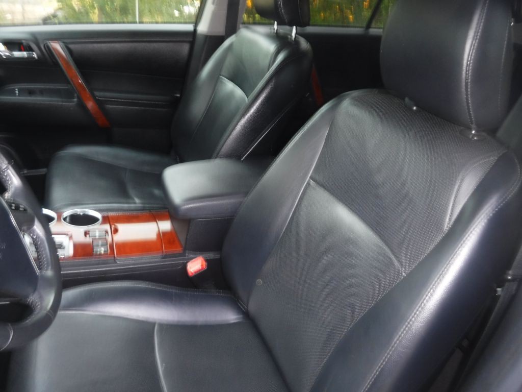 2013 Toyota Highlander Image 24