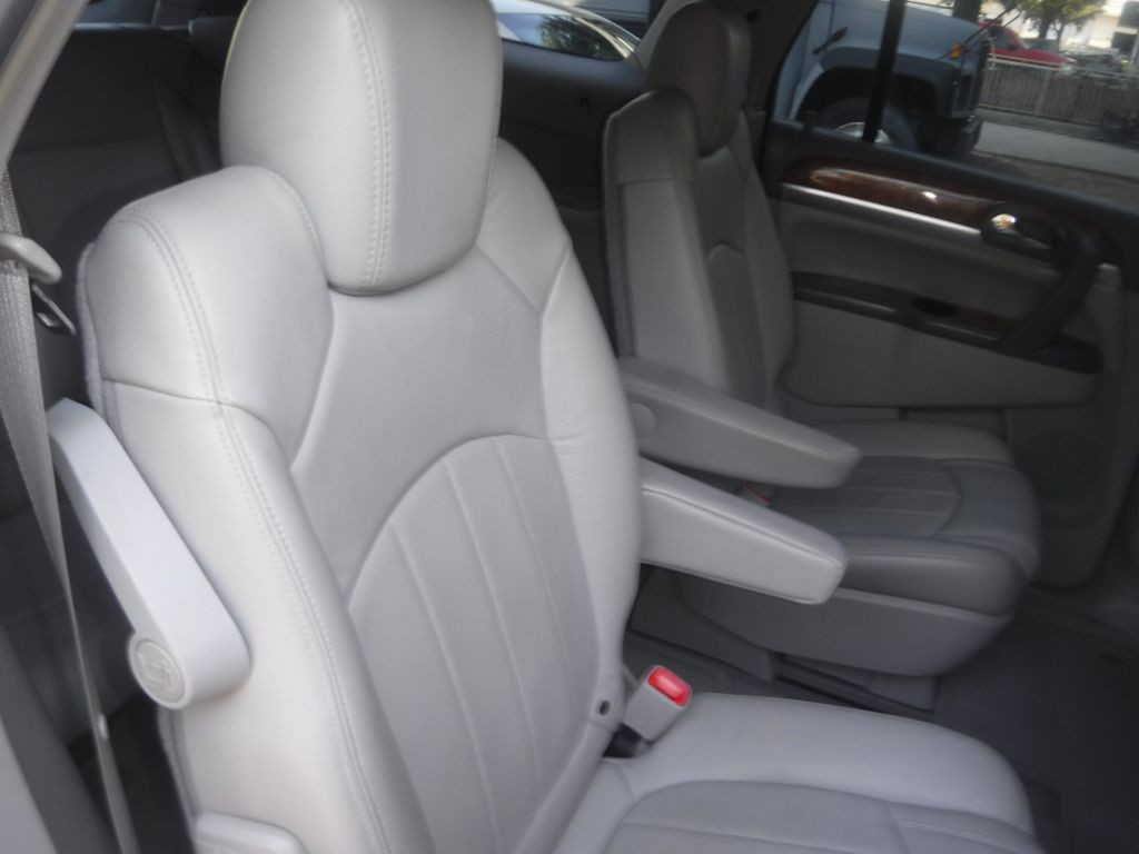 2008 Buick Enclave Image 32