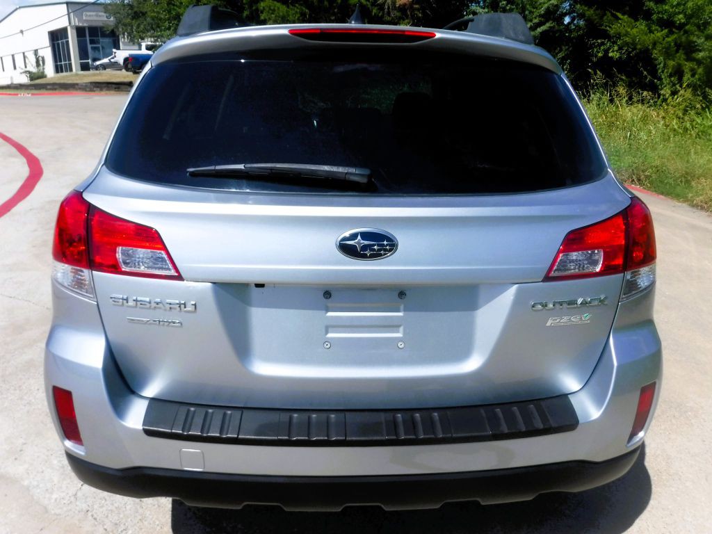 2012 Subaru Outback Image 16