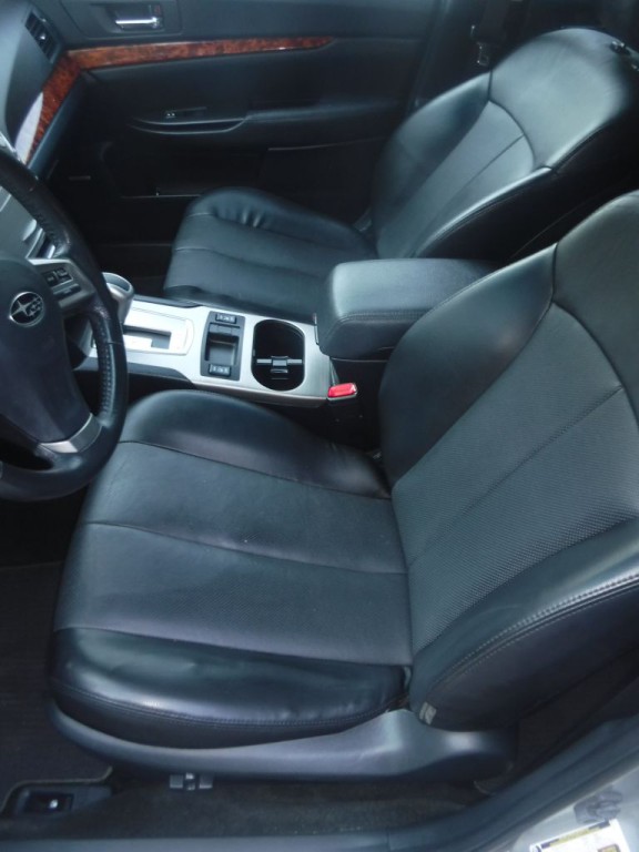 2012 Subaru Outback Image 24