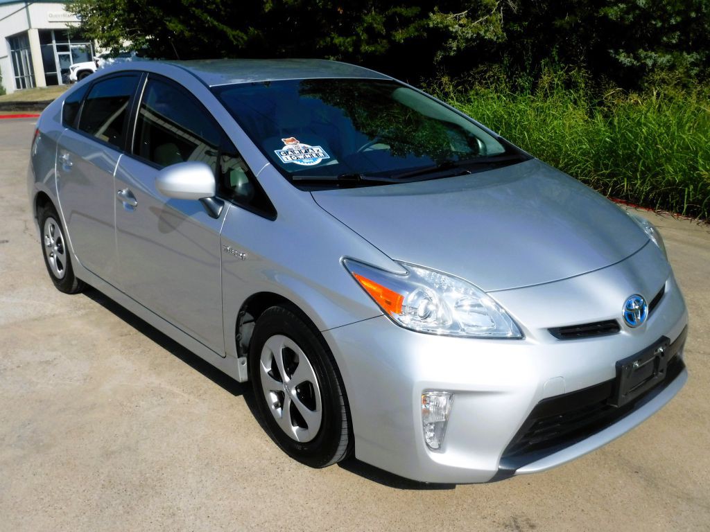 2012 Toyota Prius Image 2
